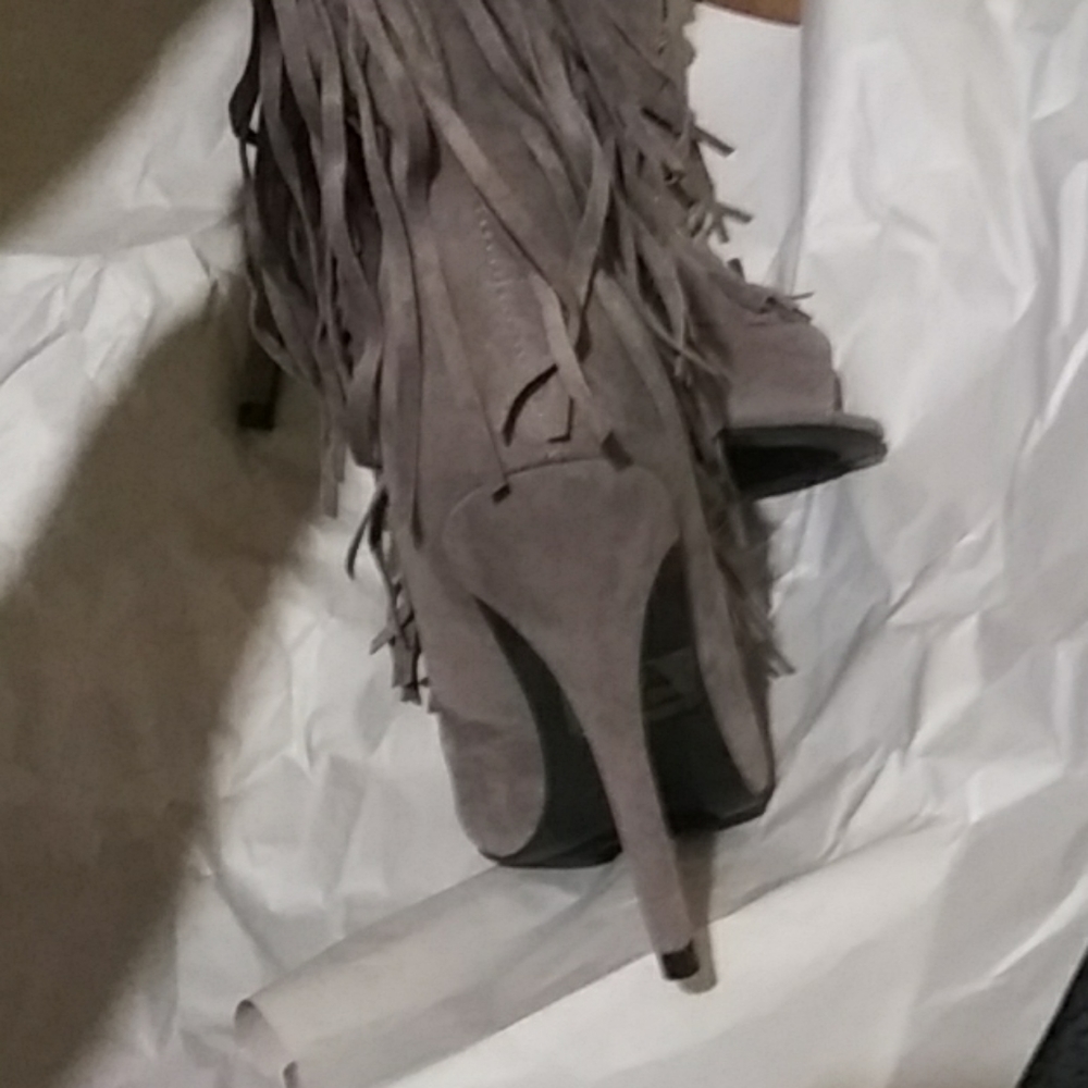 Shoes - Picture 4 of 4